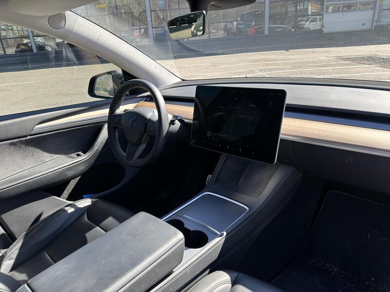Tesla Model Y vaihtoauto