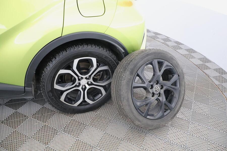 Toyota C-HR vaihtoauto