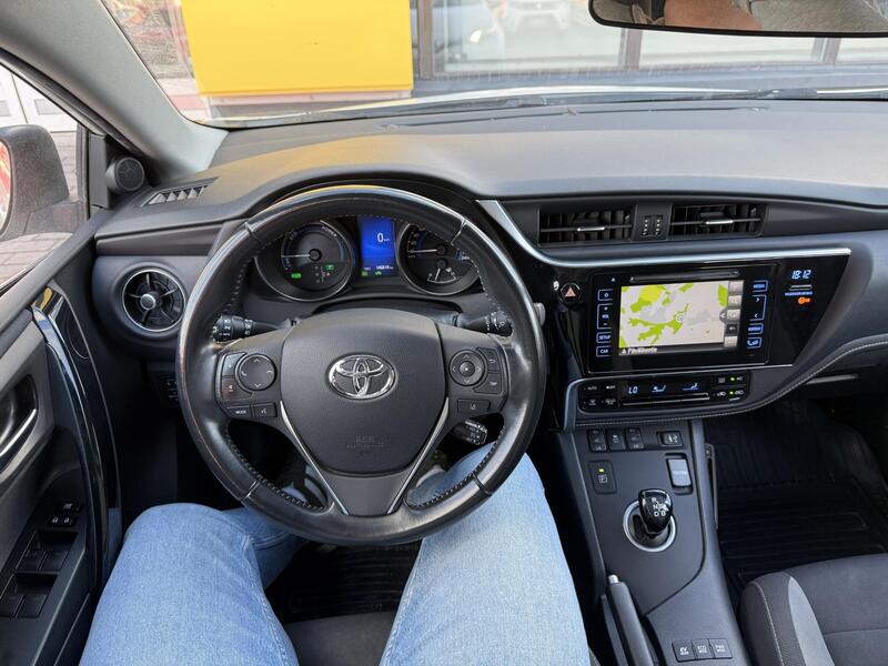 Toyota Auris vaihtoauto