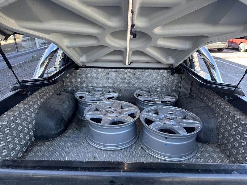 Toyota Hilux vaihtoauto