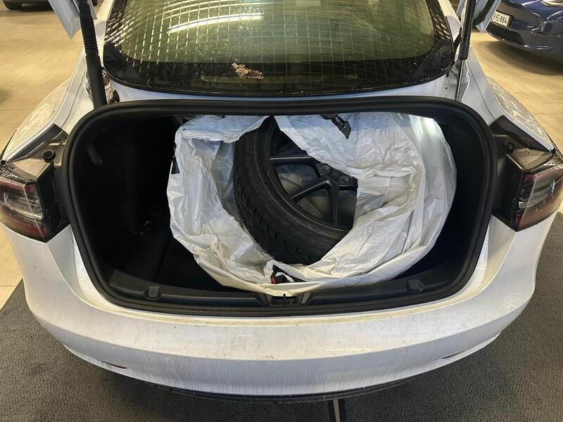 Tesla Model 3 vaihtoauto