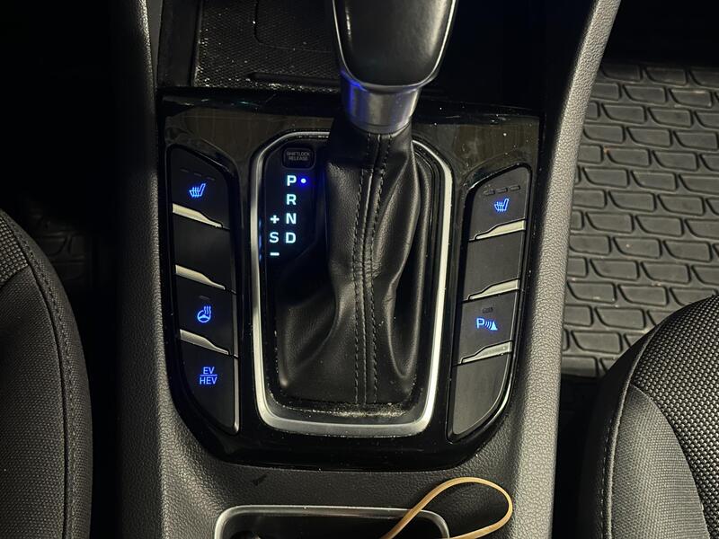 Hyundai IONIQ plug-in vaihtoauto
