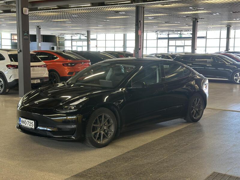 Tesla Model 3 vaihtoauto