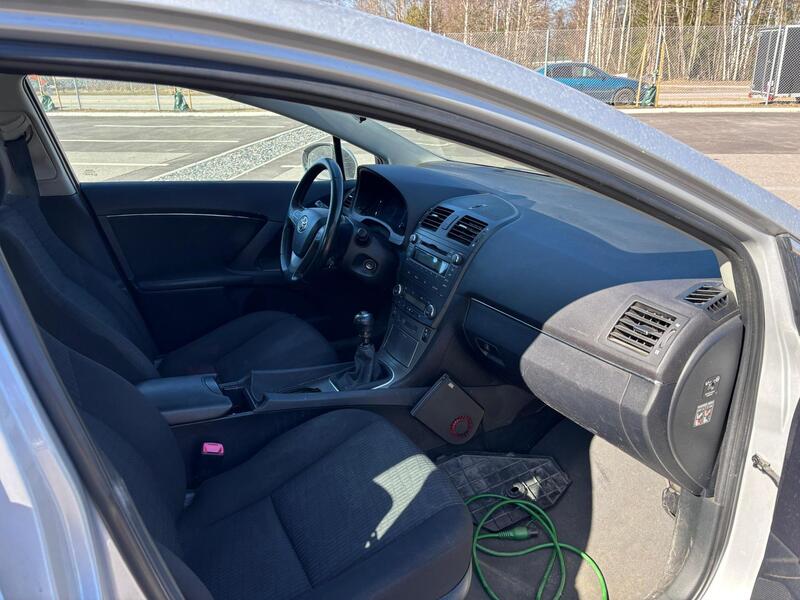 Toyota Avensis vaihtoauto