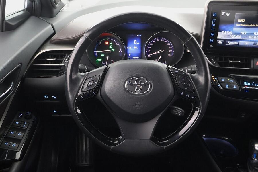 Toyota C-HR vaihtoauto