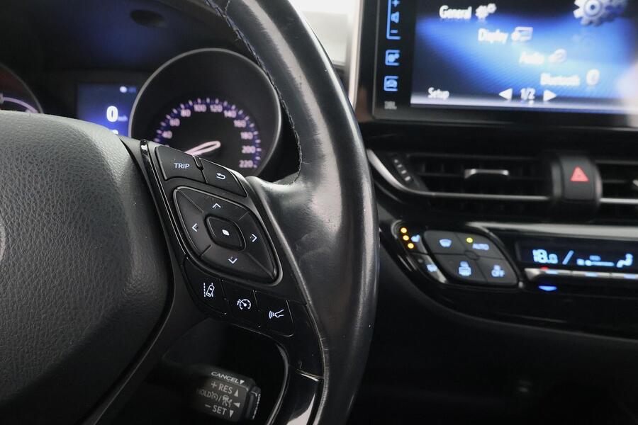 Toyota C-HR vaihtoauto