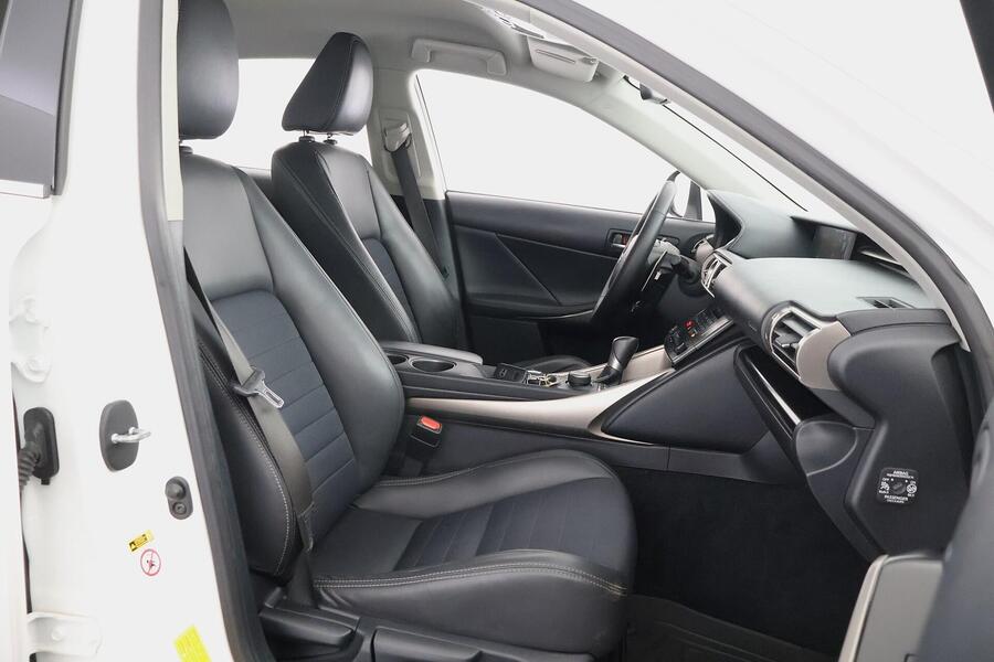 Lexus IS vaihtoauto