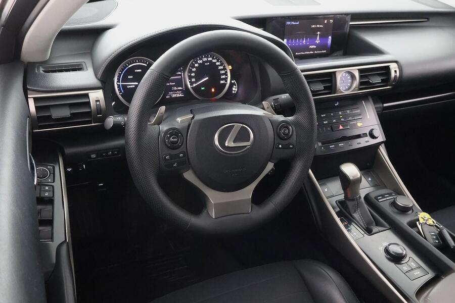 Lexus IS vaihtoauto
