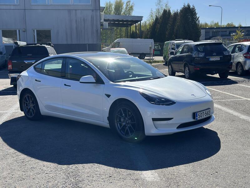 Tesla Model 3 vaihtoauto