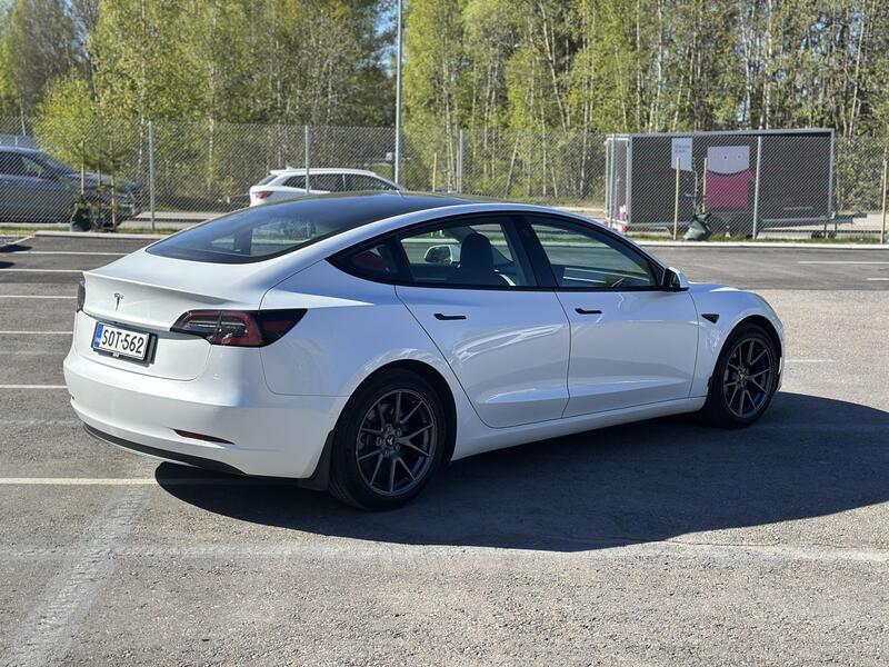 Tesla Model 3 vaihtoauto