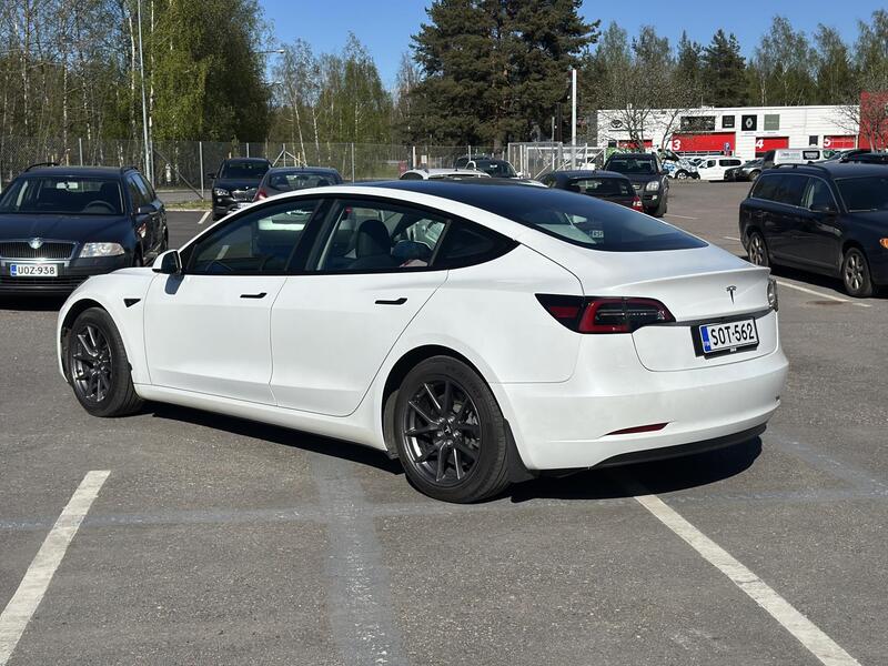 Tesla Model 3 vaihtoauto