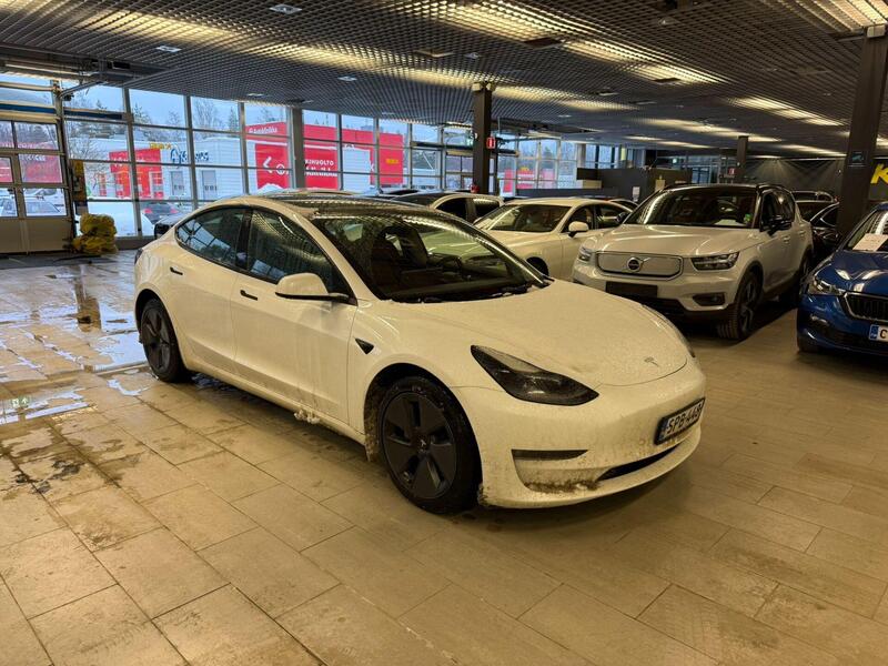Tesla Model 3 vaihtoauto