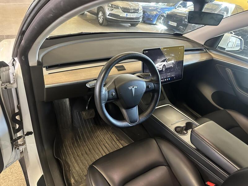 Tesla Model Y vaihtoauto