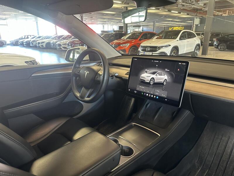 Tesla Model Y vaihtoauto