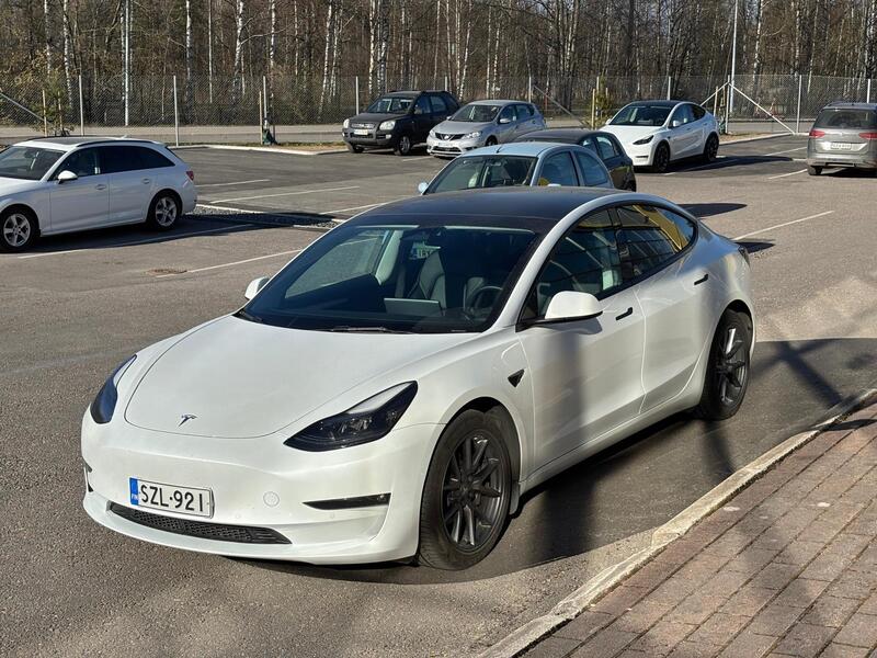 Tesla Model 3 vaihtoauto