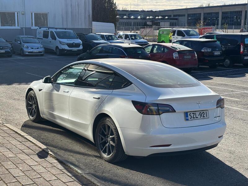 Tesla Model 3 vaihtoauto