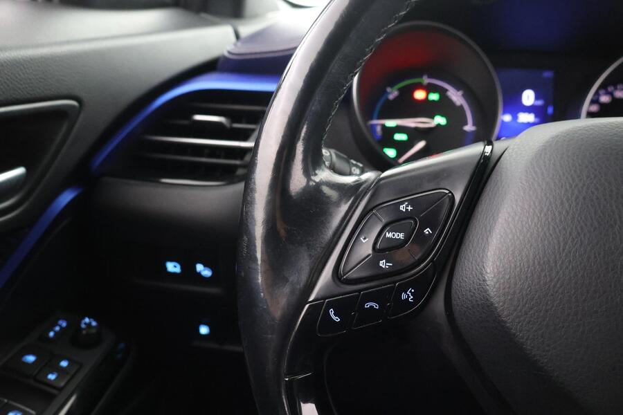 Toyota C-HR vaihtoauto