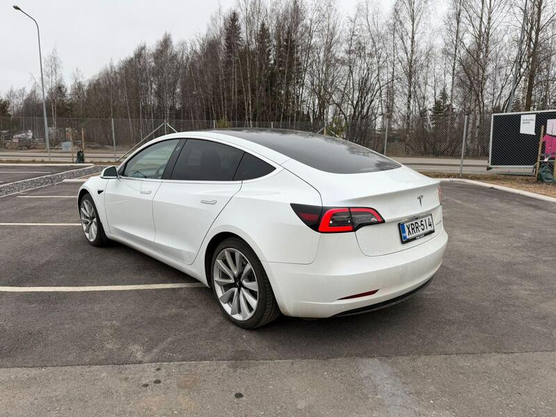 Tesla Model 3 vaihtoauto