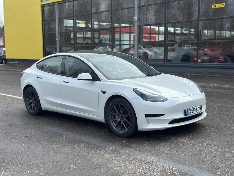 Tesla Model 3 vaihtoauto