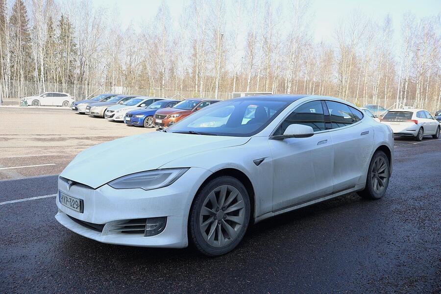 Tesla Model S vaihtoauto