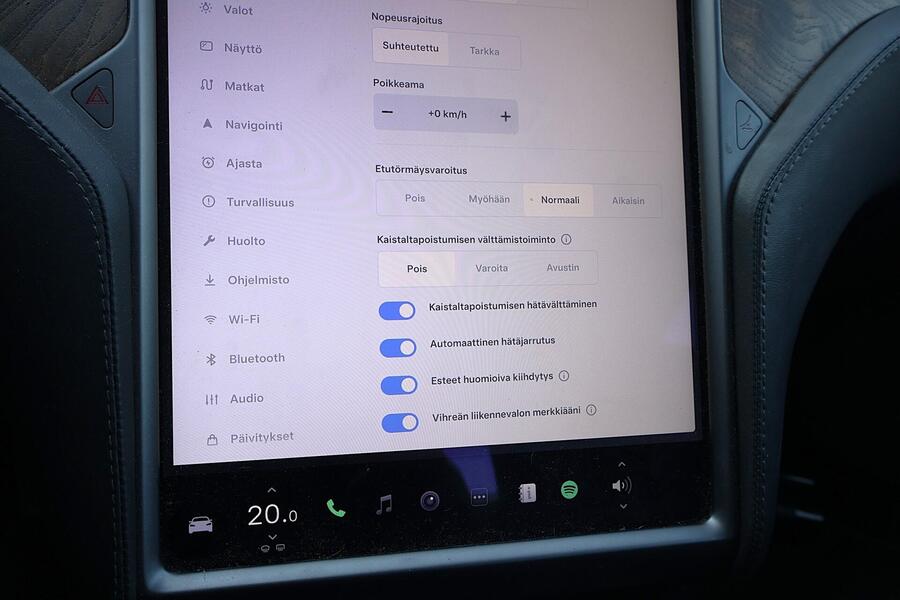 Tesla Model S vaihtoauto