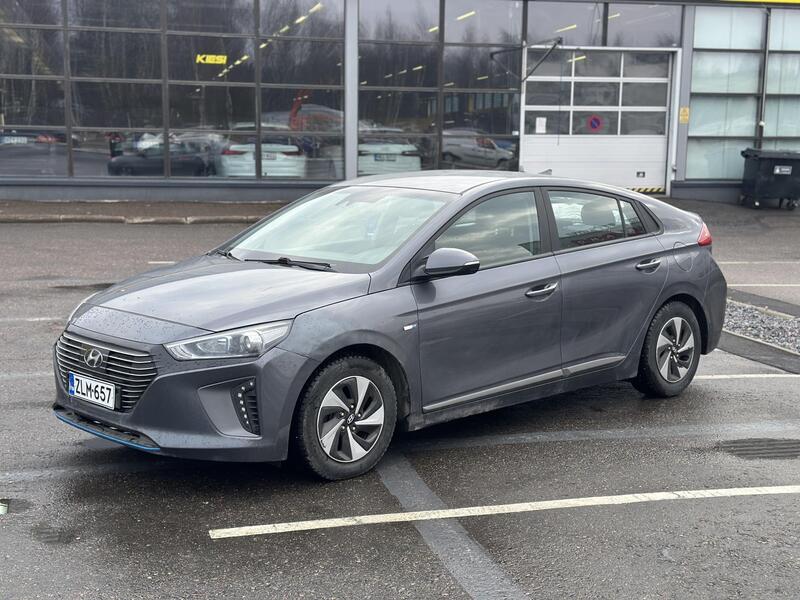 Hyundai IONIQ hybrid vaihtoauto