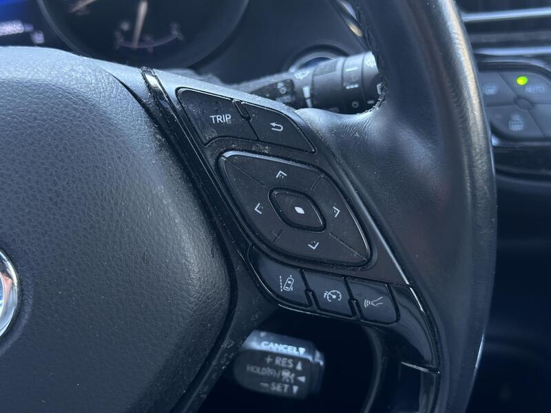 Toyota C-HR vaihtoauto