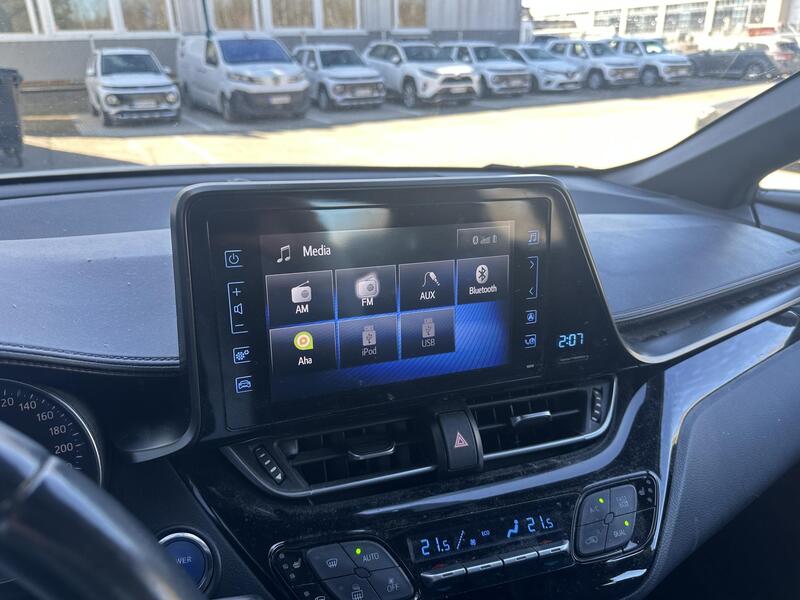 Toyota C-HR vaihtoauto