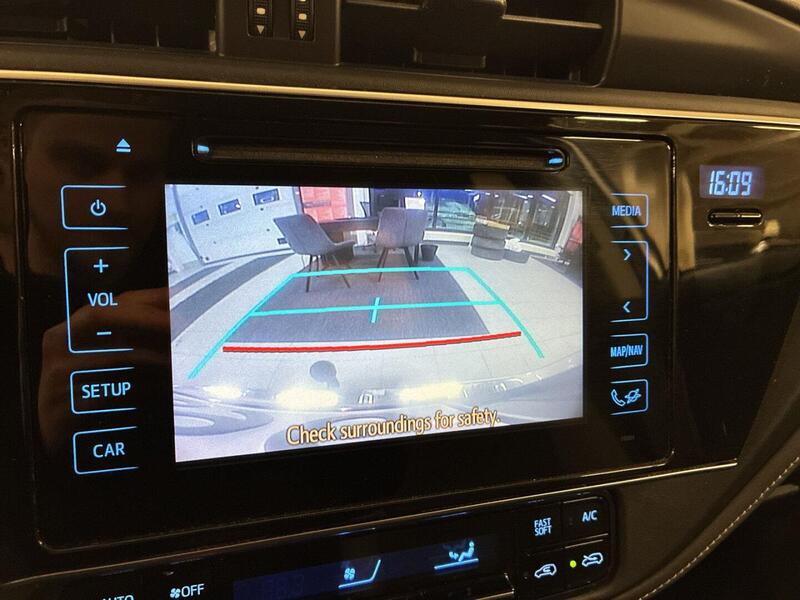 Toyota Auris vaihtoauto