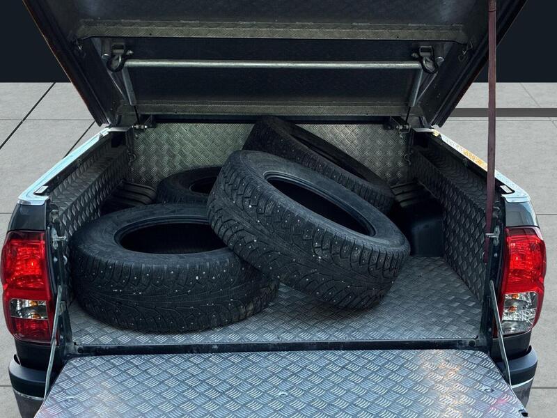 Toyota Hilux vaihtoauto