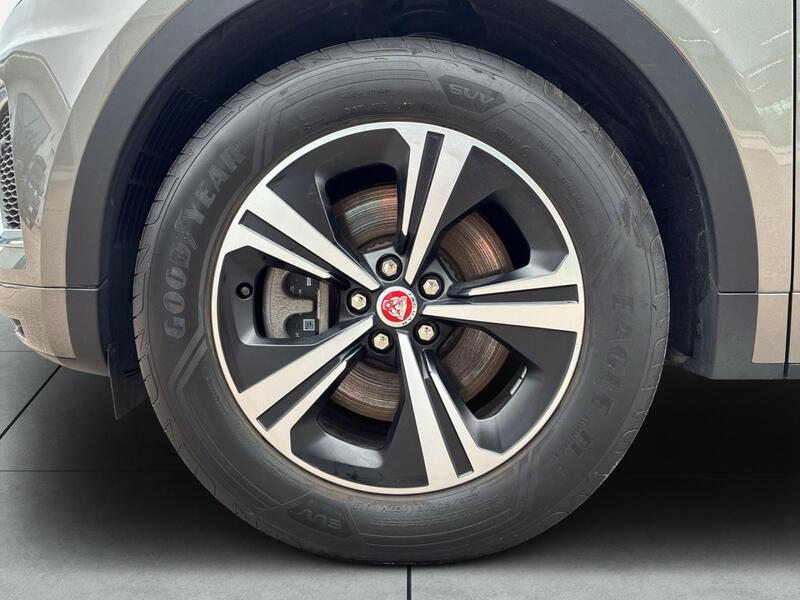 Jaguar E-PACE vaihtoauto