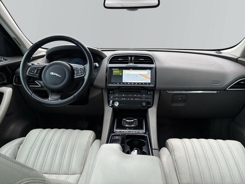 Jaguar F-PACE vaihtoauto