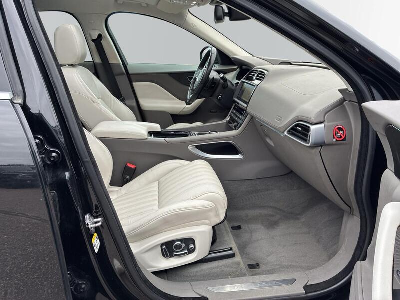 Jaguar F-PACE vaihtoauto