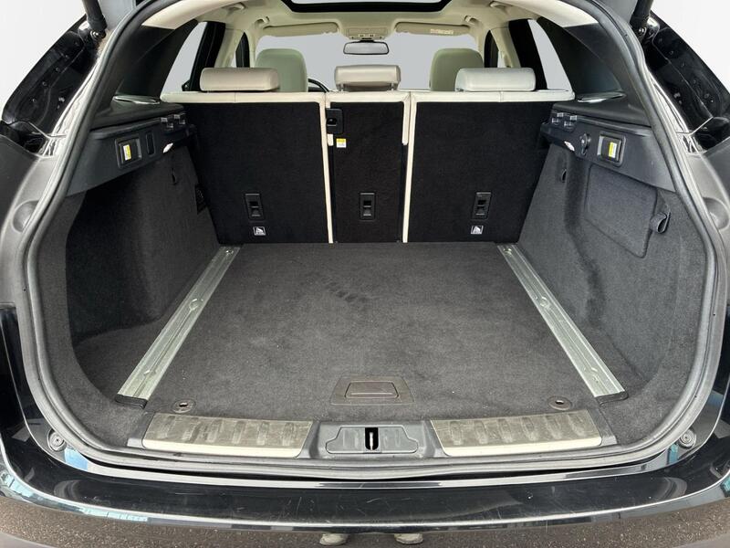 Jaguar F-PACE vaihtoauto