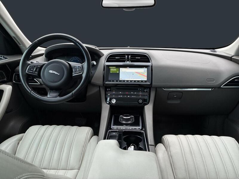 Jaguar F-PACE vaihtoauto