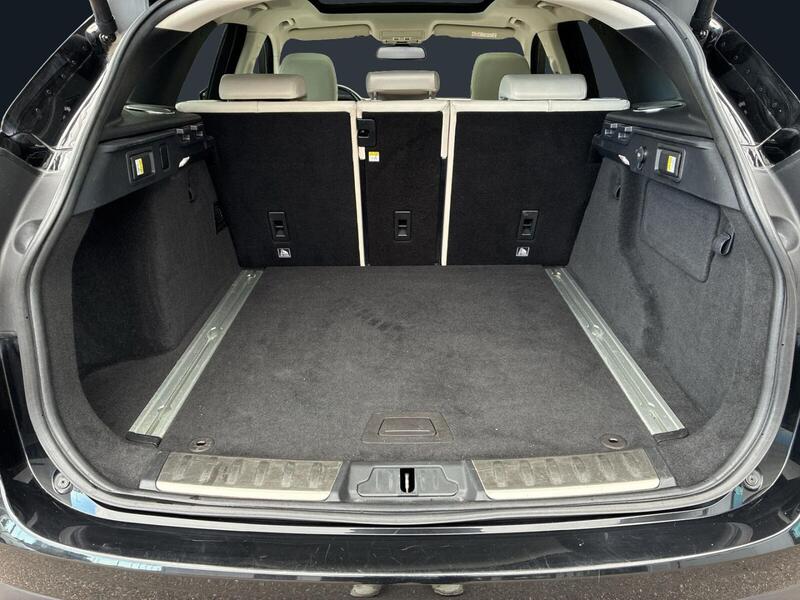 Jaguar F-PACE vaihtoauto