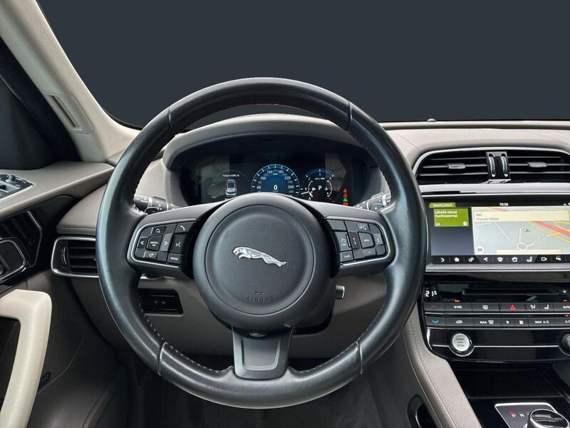 Jaguar F-PACE vaihtoauto