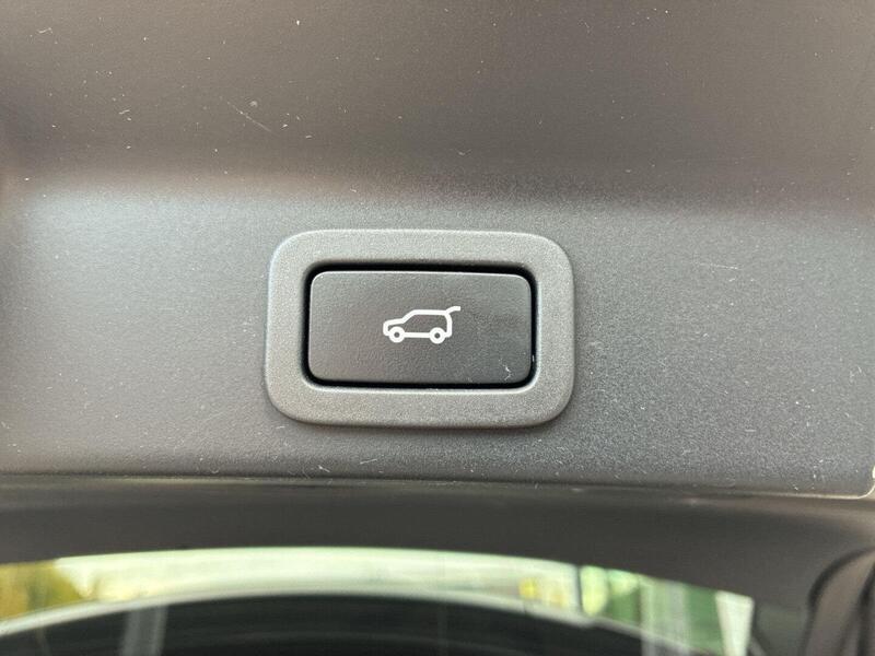 Jaguar F-PACE vaihtoauto