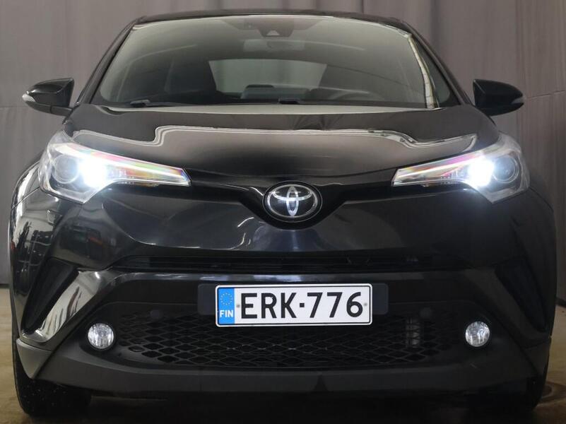 Toyota C-HR vaihtoauto