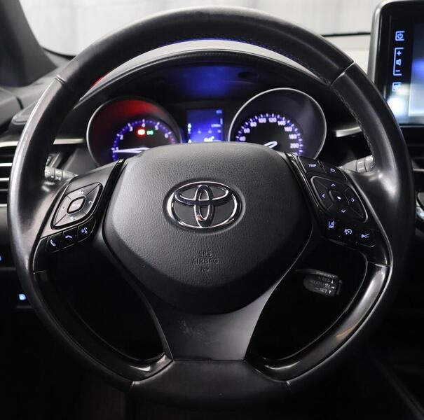 Toyota C-HR vaihtoauto