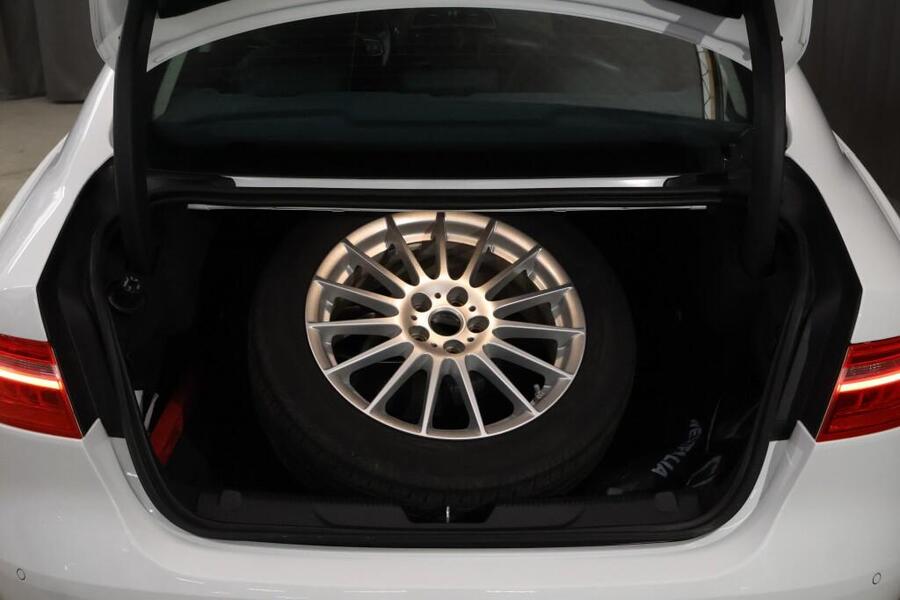 Jaguar XE vaihtoauto