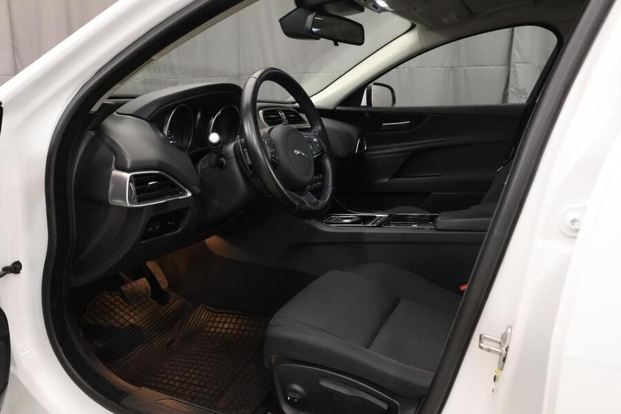 Jaguar XE vaihtoauto