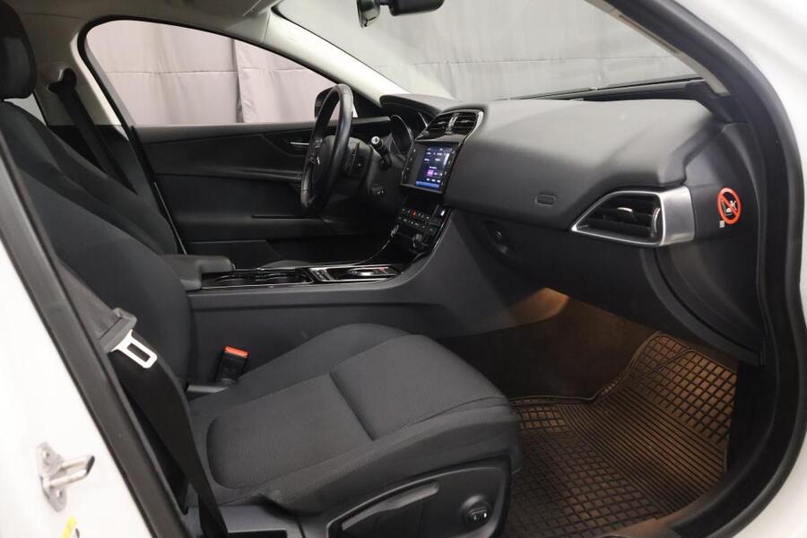 Jaguar XE vaihtoauto