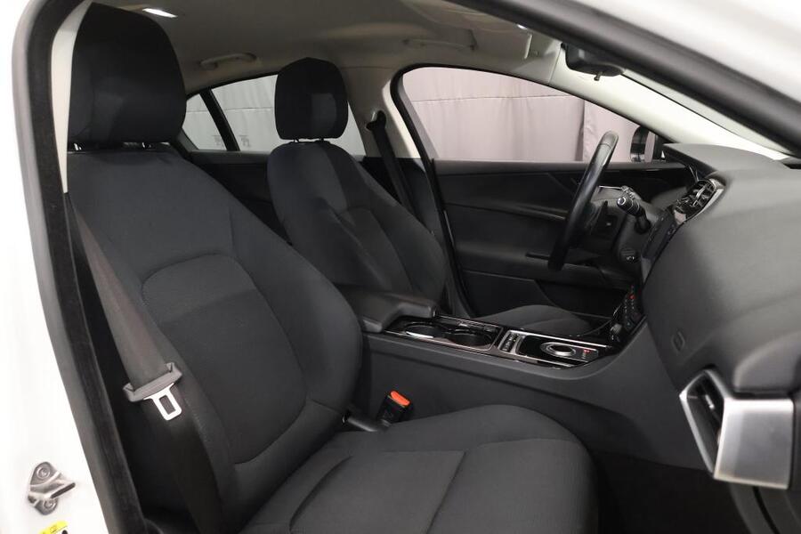 Jaguar XE vaihtoauto