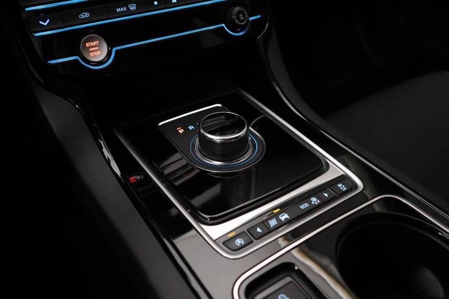 Jaguar XE vaihtoauto