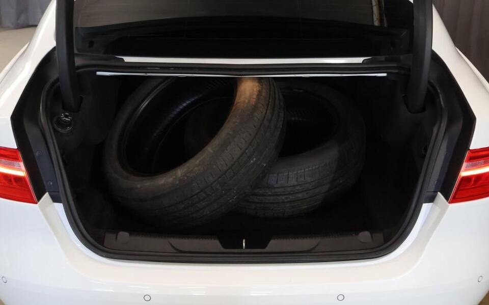 Jaguar XE vaihtoauto