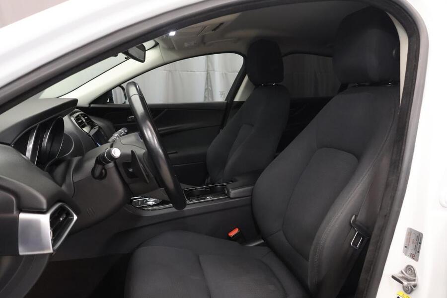 Jaguar XE vaihtoauto