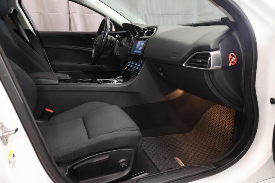 Jaguar XE vaihtoauto