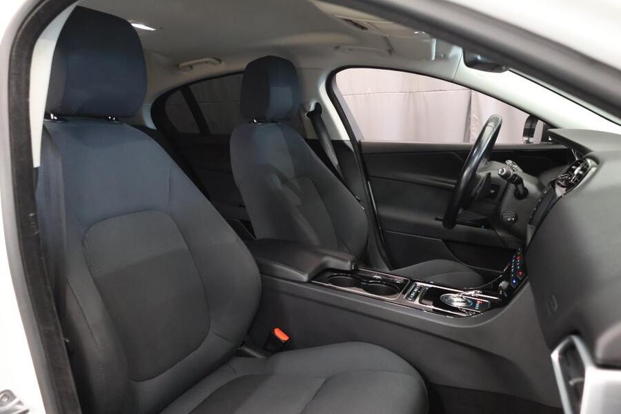 Jaguar XE vaihtoauto