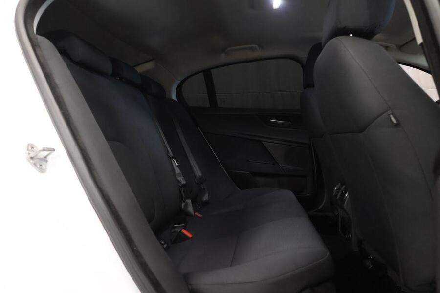 Jaguar XE vaihtoauto